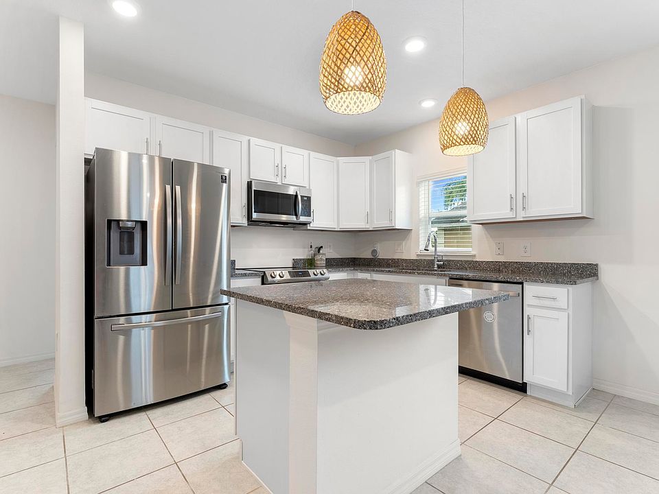 1st image of 1361 SW Granville Avenue