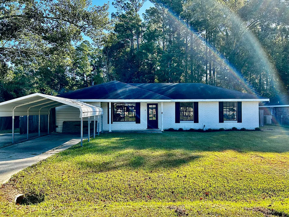 207 Dogwood Dr