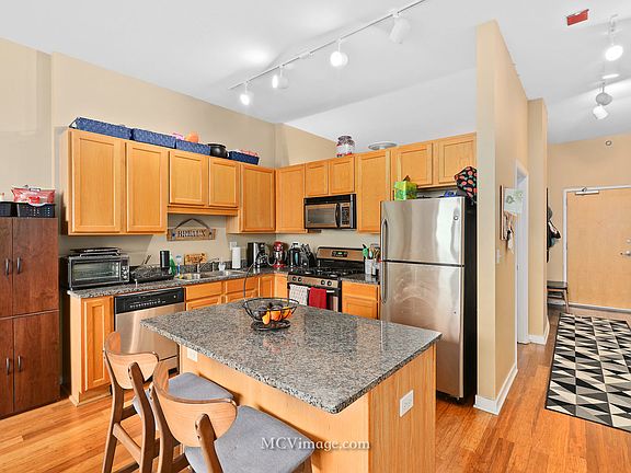3rd image of 1600 S Indiana Ave Unit 1006