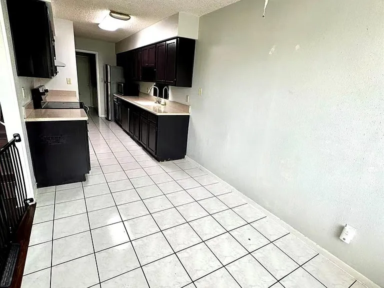 2535 Planters Row — Photo 10