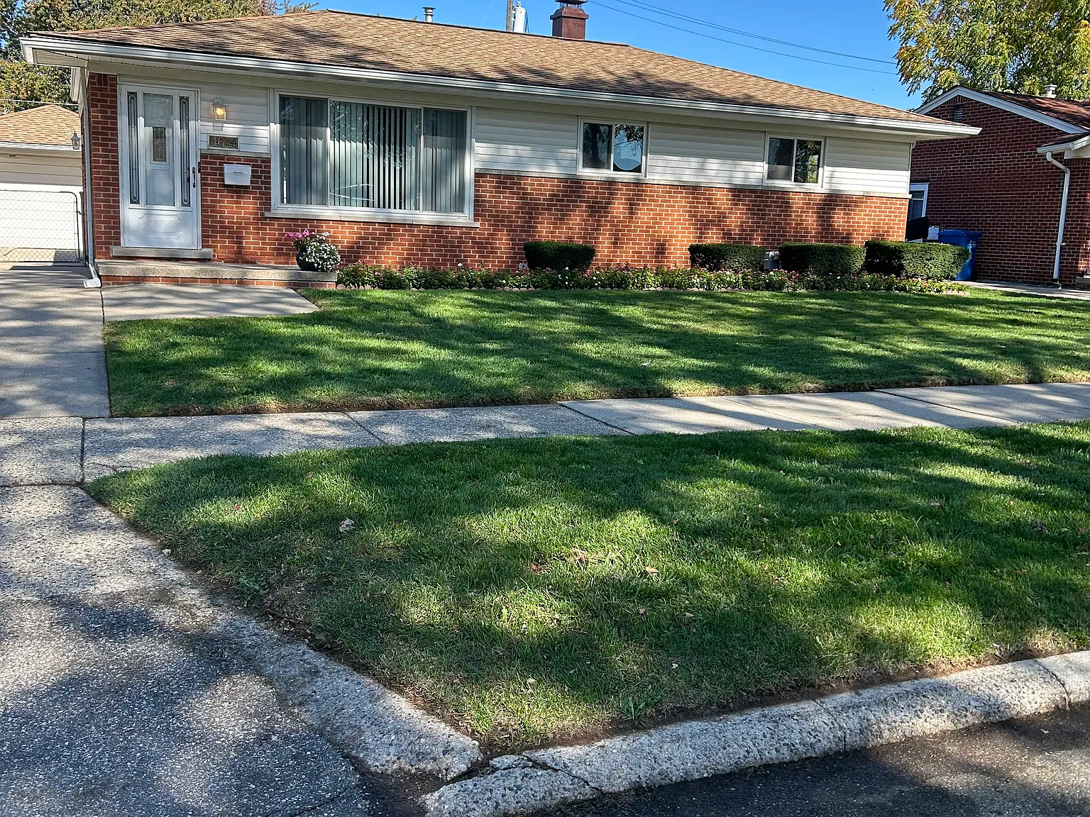 3 bed, 1.5 bath, 1337 sqft, $1,900 — Photo 2