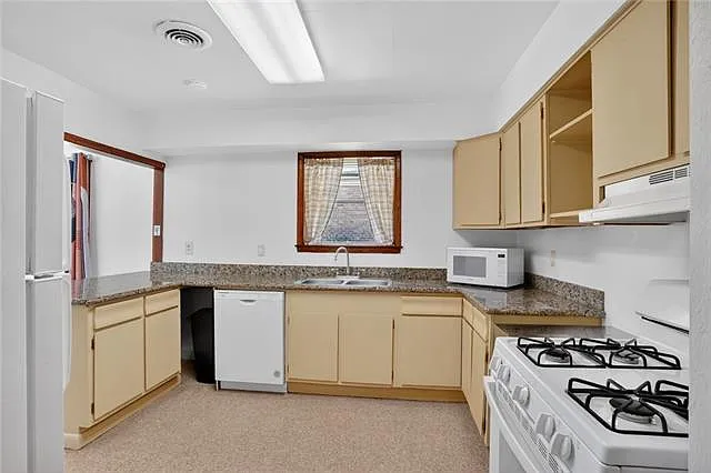 513 Michigan Ave — Photo 3