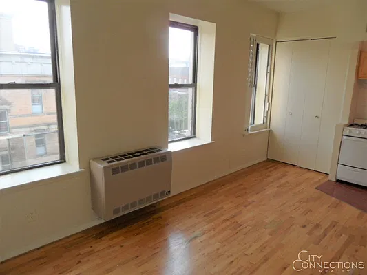 Rented by City Connections Realty | media 4