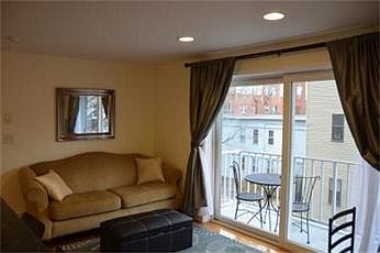 Living Room/Balcony