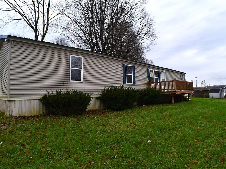 124 Cherry Dr — Photo 2