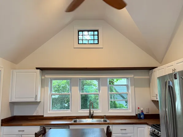 93 Cedar Ave APT B, Patchogue, NY 11772