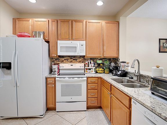 4th image of 6386 Park Lake Cir