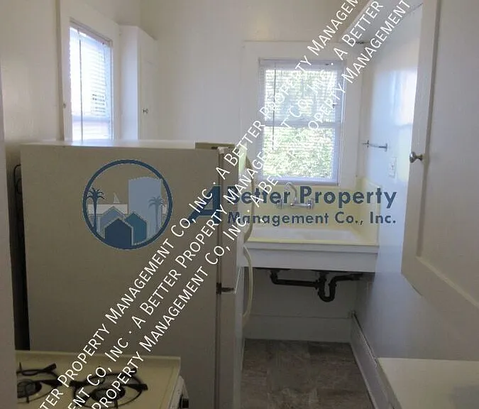 234 N Newport #C — Photo 3