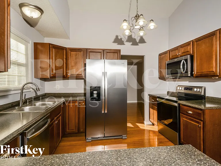 213 Hollyberry Ct — Photo 6