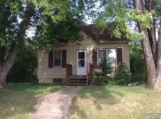 208 S Main St, Viborg, SD 57070