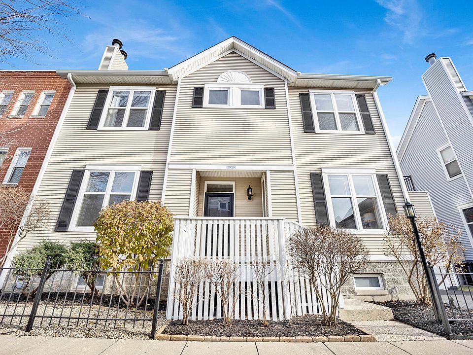 1st image of 2859 N Wolcott Ave