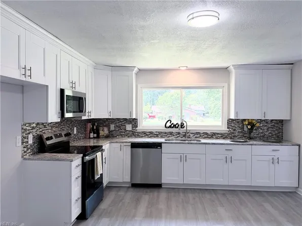 10 C C Spaulding Dr, Hampton, VA 23666