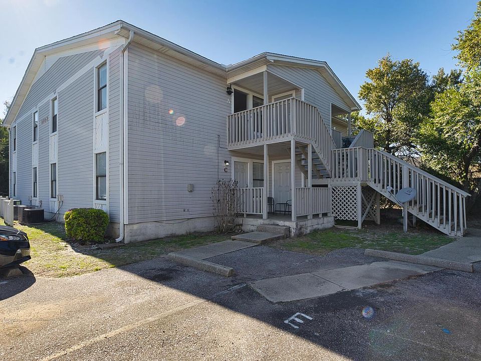 1st image of 3202 Redwood Ln APT A