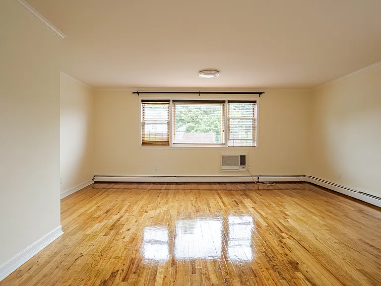 1408 E 15th St #3 — Photo 1
