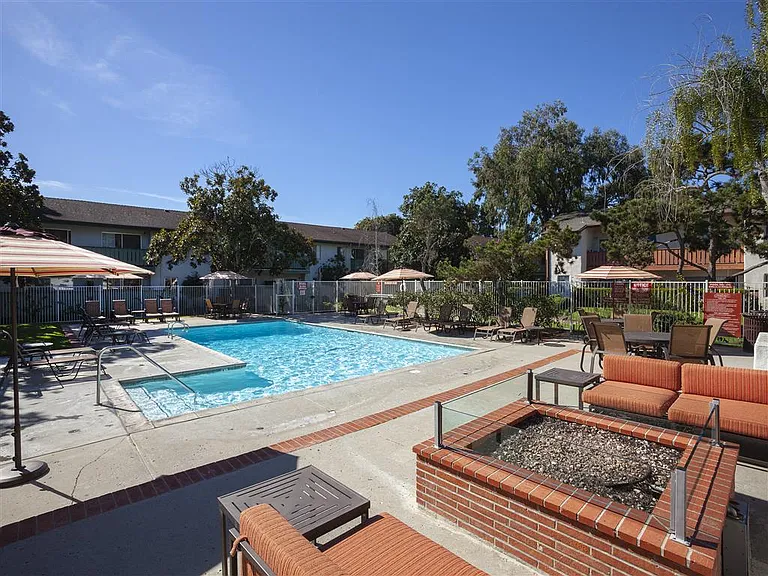 Pacific Oaks — Photo 11