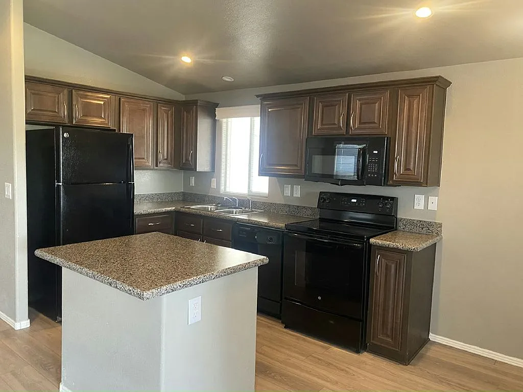 2 bed, 2.0 bath, 1000 sqft, $1,350 — Photo 3