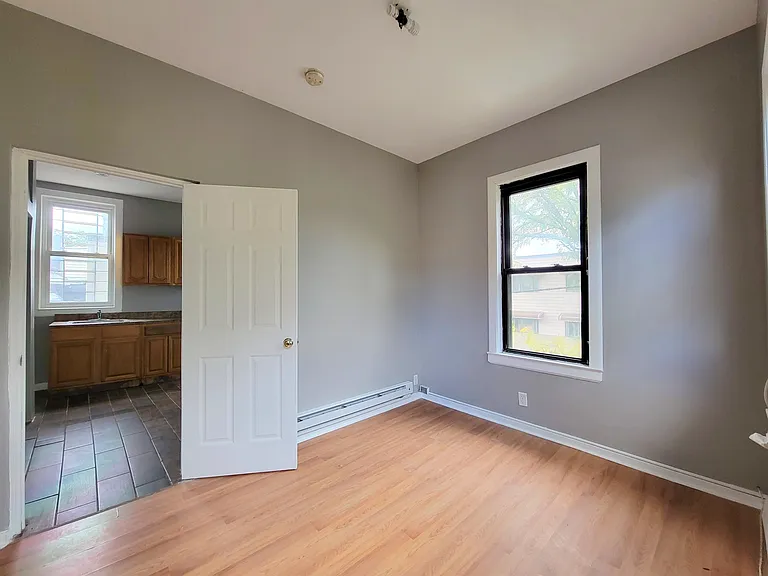 423 2nd St #3 — Photo 7
