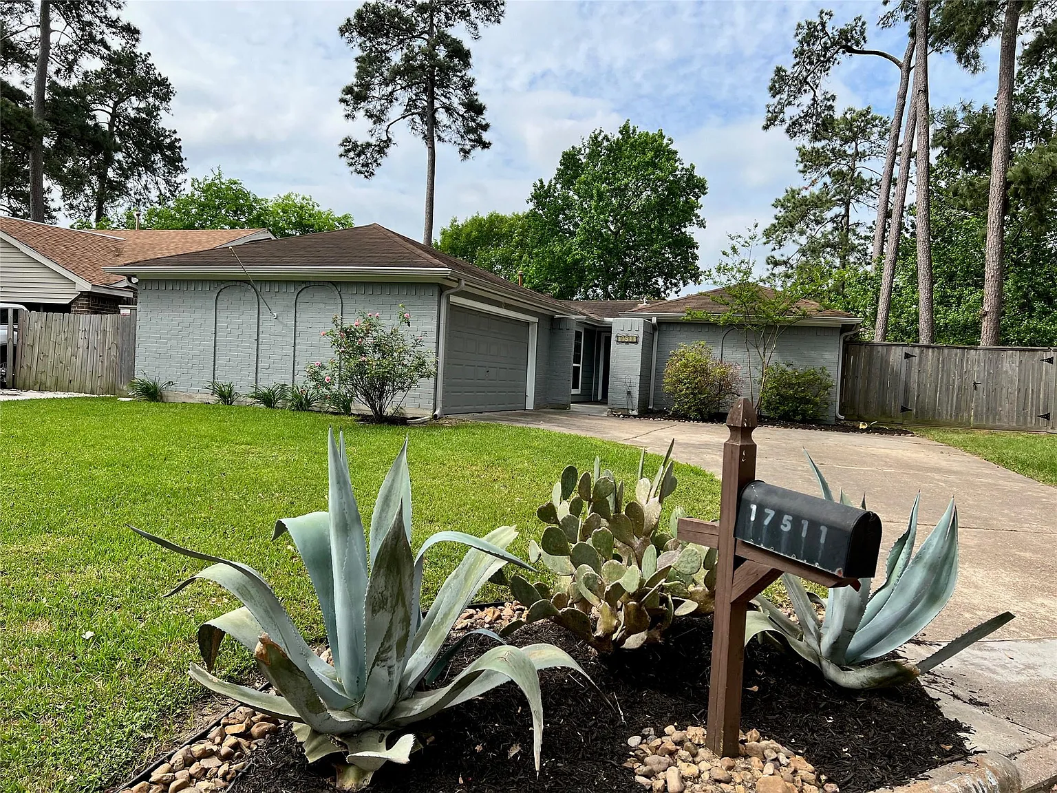3 bed, 2.0 bath, 1438 sqft, $1,950 — Photo 2