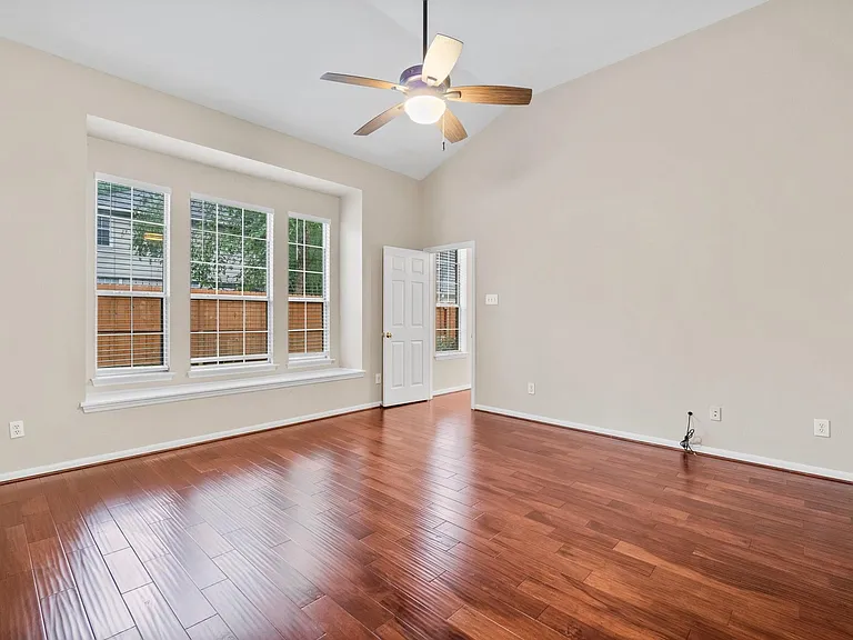 83 Terraglen Dr — Photo 15
