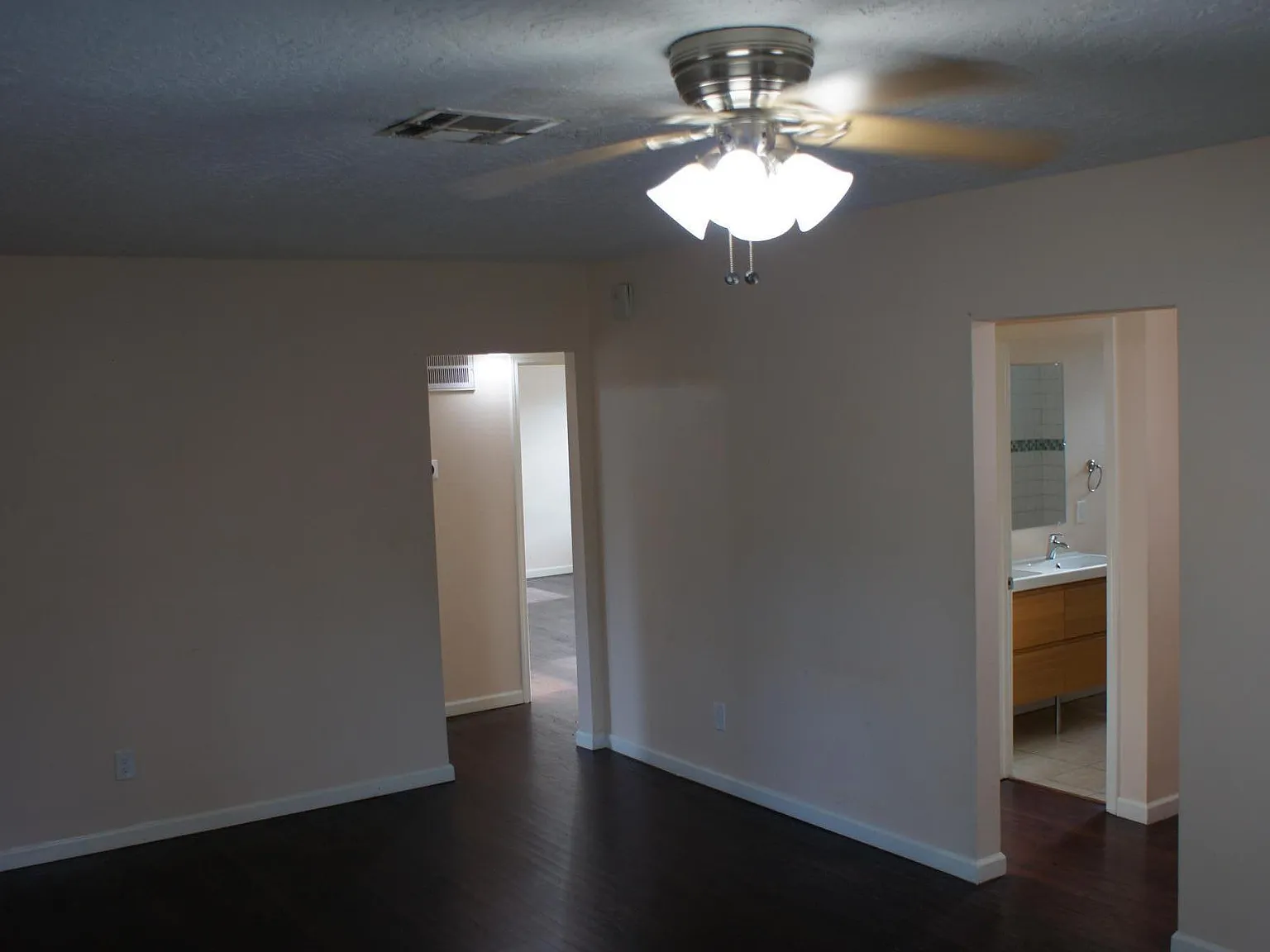 3 bed, 1428 sqft, $1,900 — Photo 4