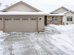 3331 Maple Leaf Loop S, Fargo, ND 58104