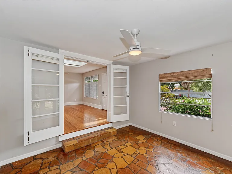 1010 Virginia Dr — Photo 20