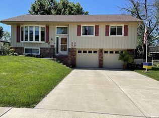 3226 W Birkshire Dr, Peoria, IL 61614