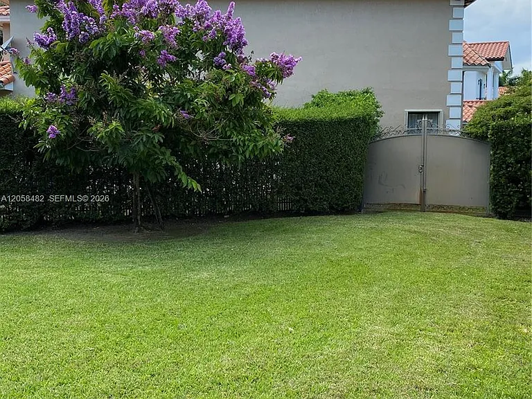 7888 SW 195th Ter — Photo 10