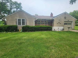 1145 SW Meadow Ln, Topeka, KS 66604