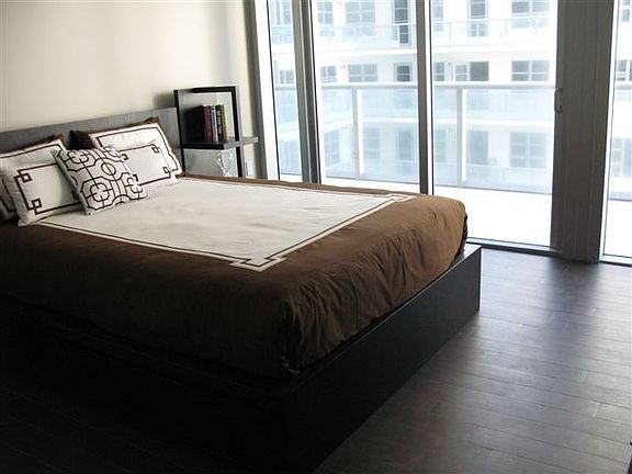 4th image of 3737 Collins Ave #201