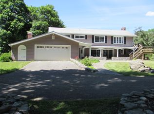 402 Market Ln, Clinton Corners, NY 12514
