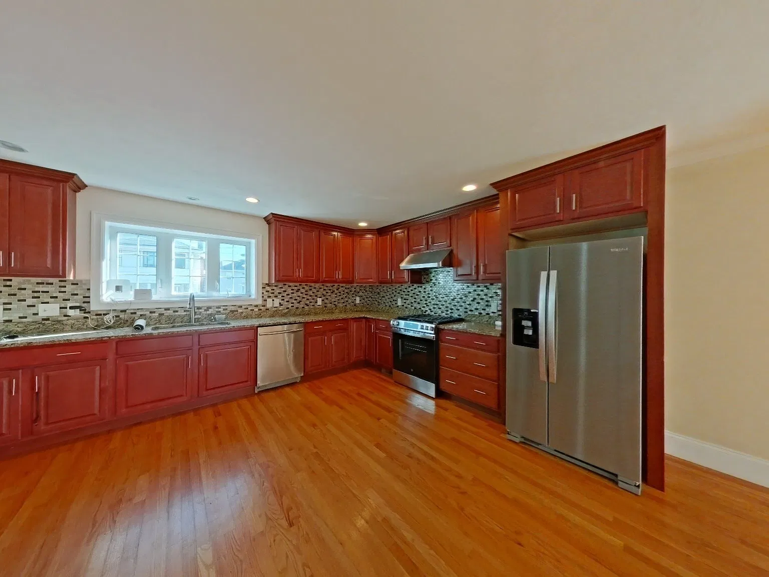 4 bed, 2.0 bath, 1621 sqft, $3,700 — Photo 2