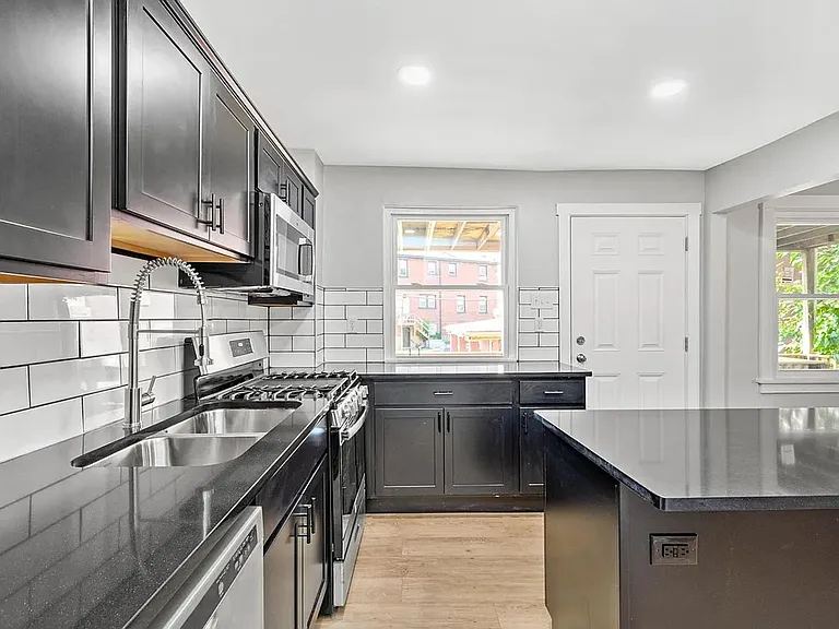 408 E 8th Ave — Photo 13