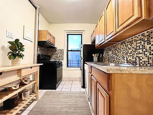 3rd image of 526 W 161st St APT 14