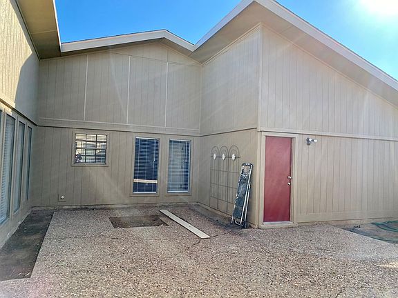 3rd image of 2221 Independence Dr