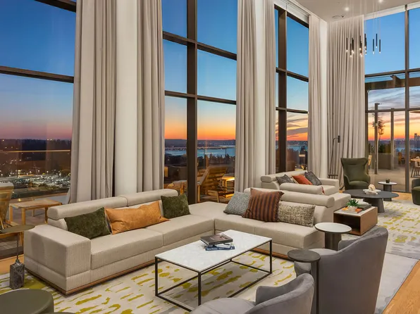 10232 NE 10th St, Bellevue, WA