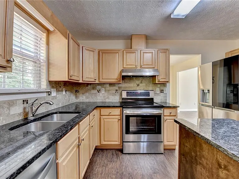 3380 McClure Woods Dr — Photo 15