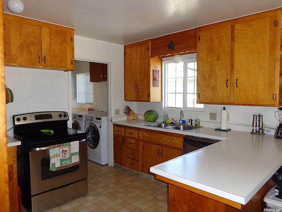 4th image of 2322 Reile Ave