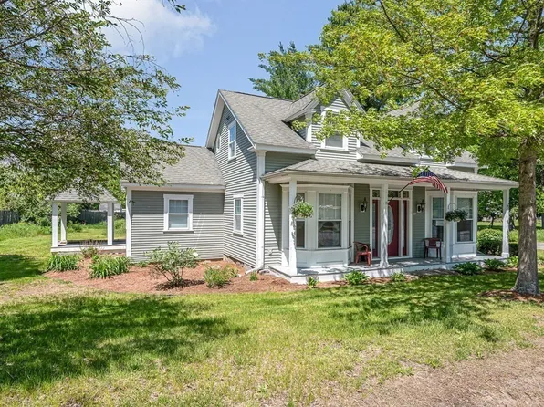 26 Tucker St, Pepperell, MA 01463