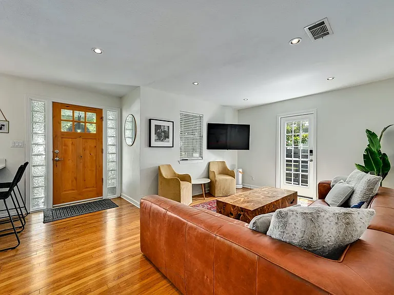 1709 Payne Ave — Photo 3
