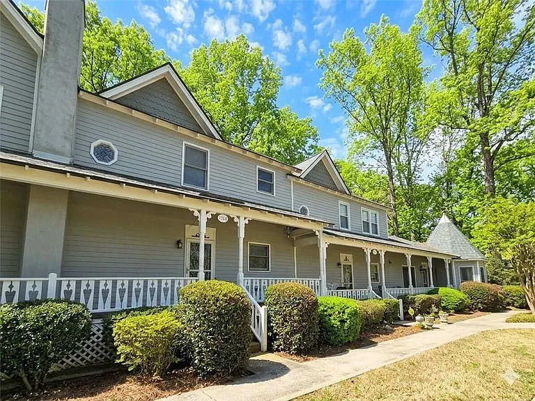 1426 Cambridge Cmn — Photo 1