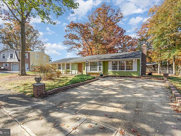 3rd image of 4208 Sandwich Cir