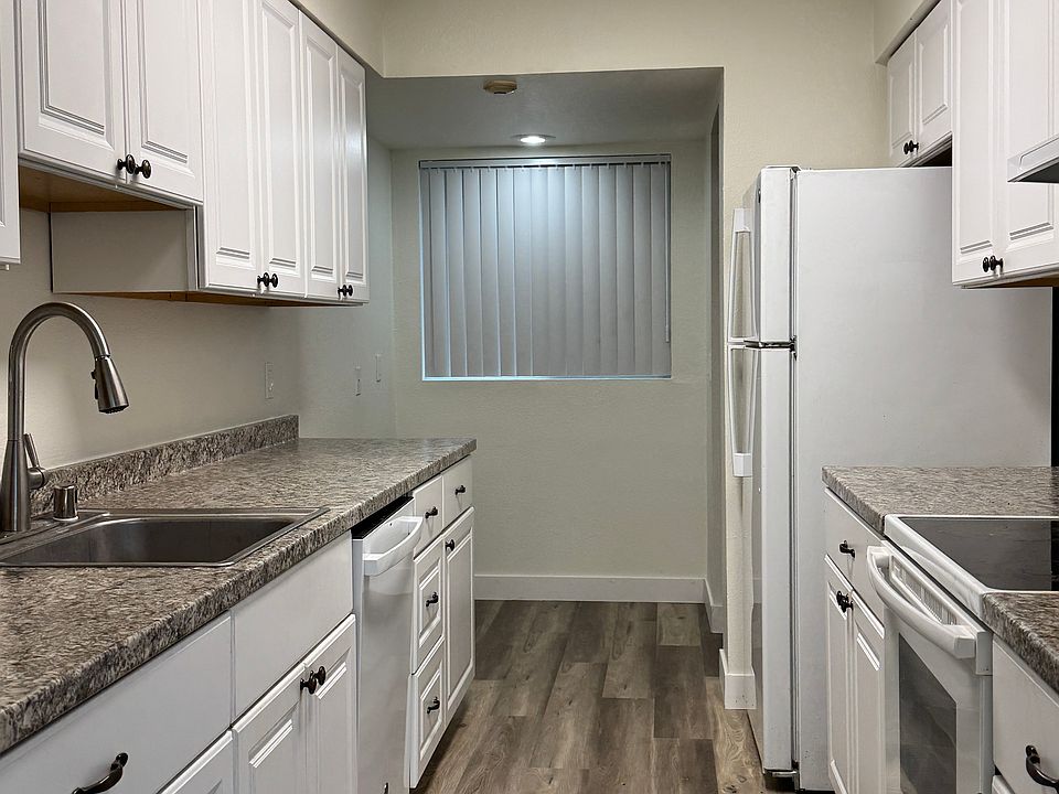 1st image of 4002 W Lk Samm Pkwy NE #B8