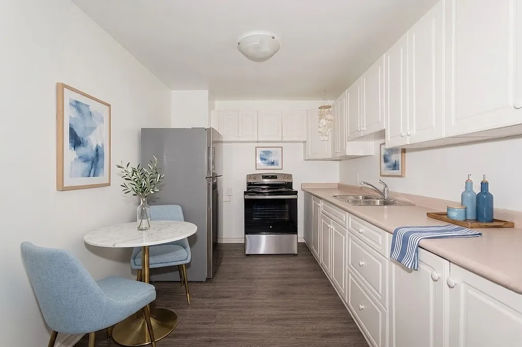 3 bed, $1,895 — Photo 2