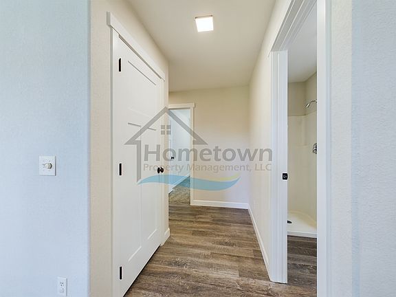 4th image of 32 Countryside Ln
