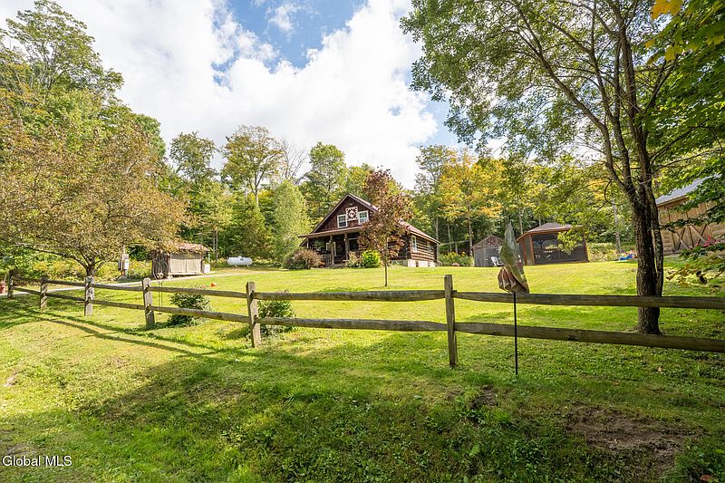 2nd image of 107 Lake Road