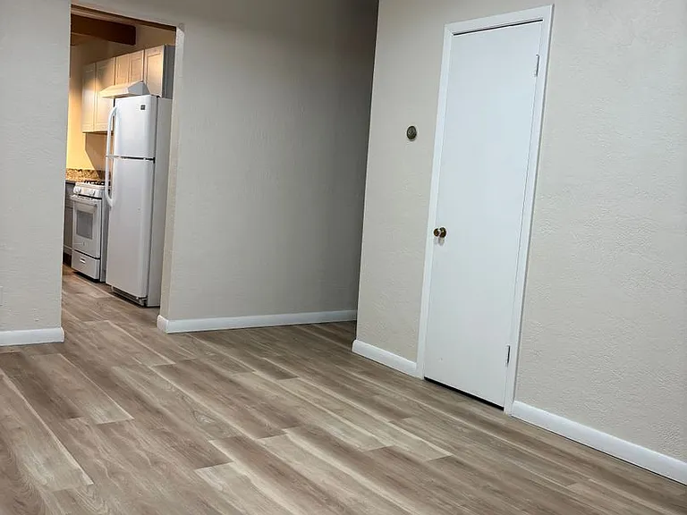 quiet triplex Near UNM's medical/law campus — Photo 14