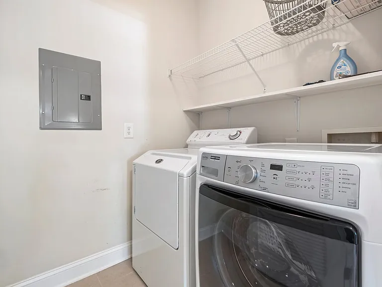 912 Providence Glen Dr — Photo 18