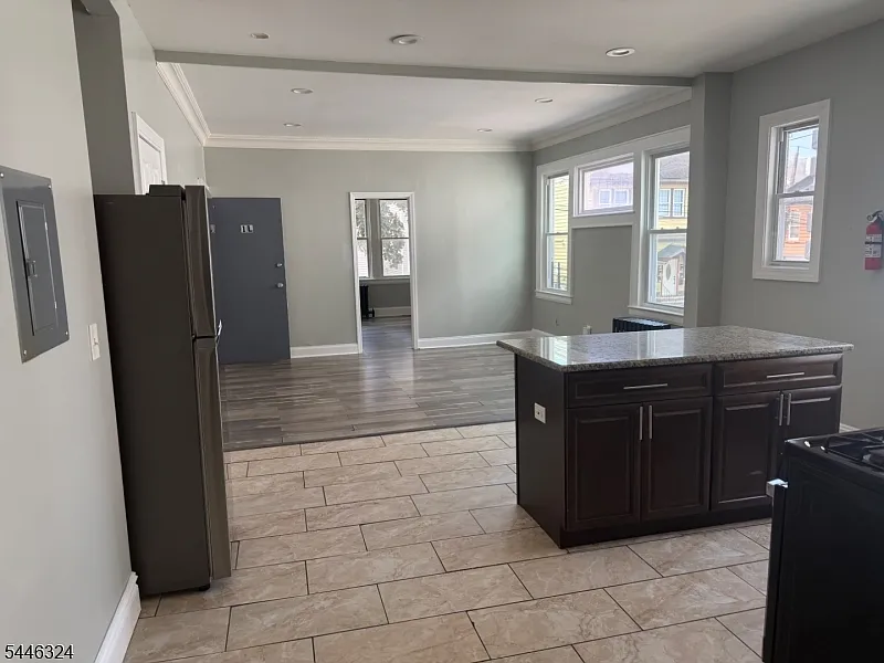 2 bed, 1.0 bath, $2,000 — Photo 2