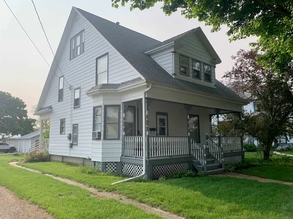 404 N Hudson St, Stockton, IL 61085